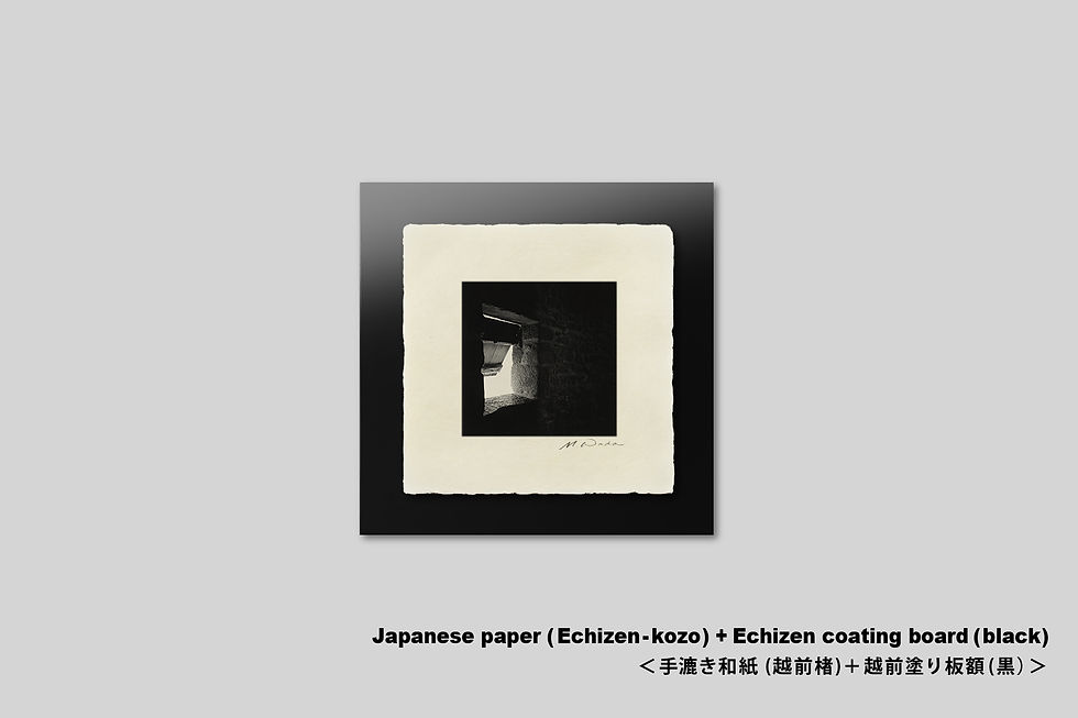 サムネイル： フランス　モンサンミッシェル　石造りの窓。