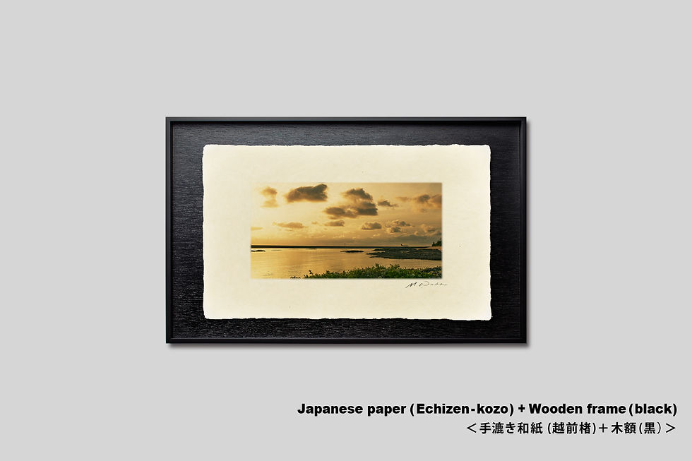 サムネイル： 写真,沖縄,インテリアフォト,海,久米島,シンリ浜,ビーチ,砂浜,波打ち際,浜辺,夕暮れ,雲,サンゴ,トロピカル,リゾート,南の島,南国,アート,額入り,ギャラリー,IGREBOW,額装,額縁,おしゃれ,手漉き和紙,和モダン,プレゼント,和室