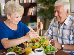 Dieta da longevidade? Estudo revela padrões alimentares que pode dobrar a chance de chegar aos 70 anos com saúde