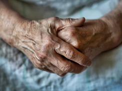 Infusão subcutânea de levodopa-carbidopa benéfica para a doença de Parkinson