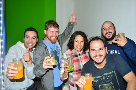 024 | É festa, é caipirinha, não... pera...