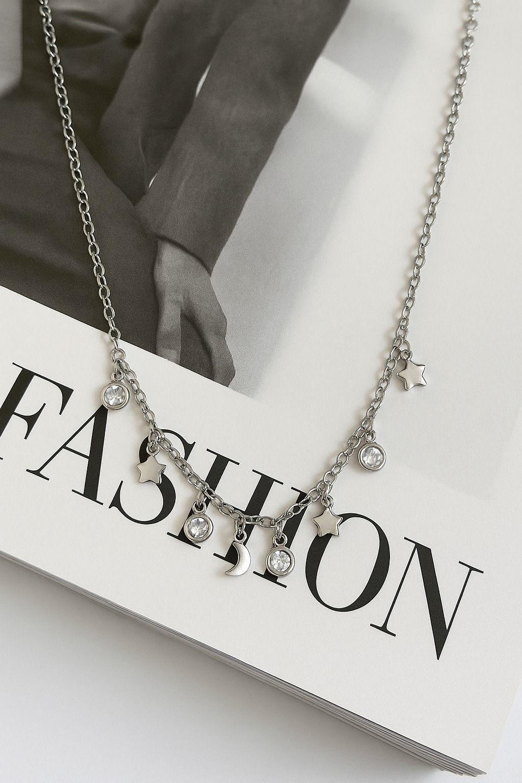 Choker Cristal Lua e Estrela