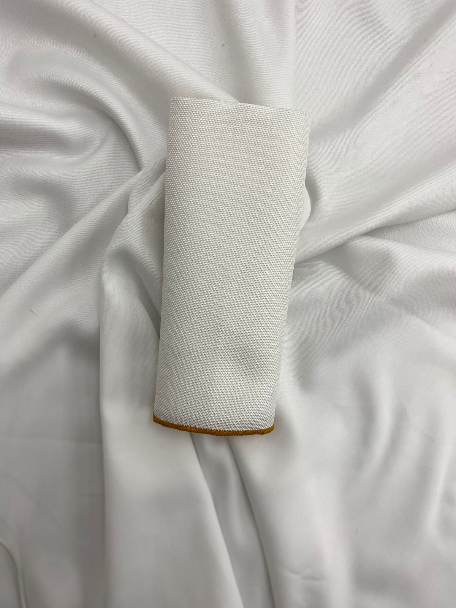 Servilleta Roma Blanco con festón dorado (44x44)
