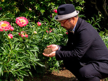 Kochi Seki inspecting soil