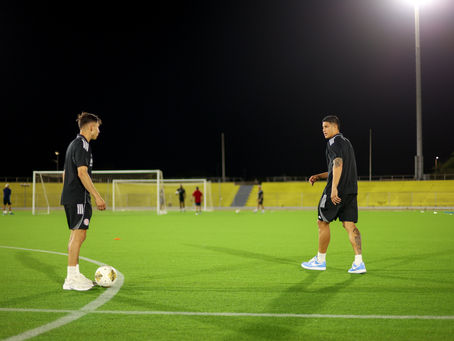La Selección Nacional de Costa Rica hace reconocimiento de la gramilla del Estadio Ergillio en Curazao.