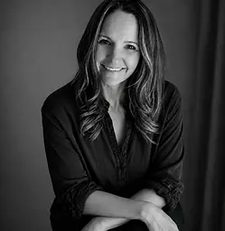 K in Studio shot front facng BW_2_OPT.webp