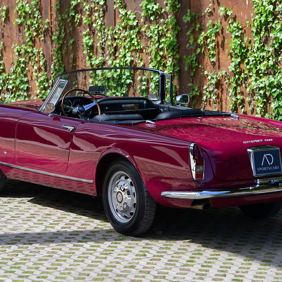 1966-Alfa-Romeo-2600-Spider-02.jpg