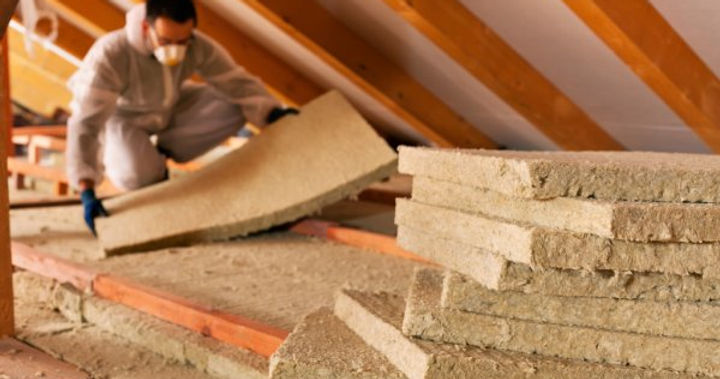 depositphotos_59022353-stock-photo-man-laying-thermal-insulation-layer.jpg