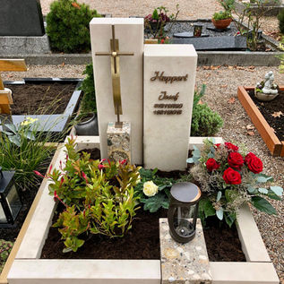Urnengrab, Erdurnengrab, Grabstein, Friedhof Gernsheim