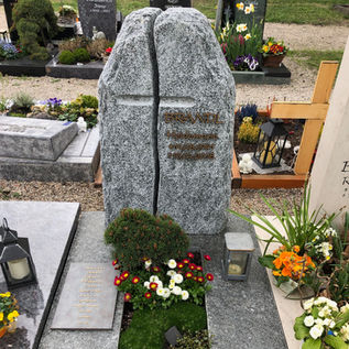 Urnengrab, Erdurnengrab, Grabstein, Friedhof 