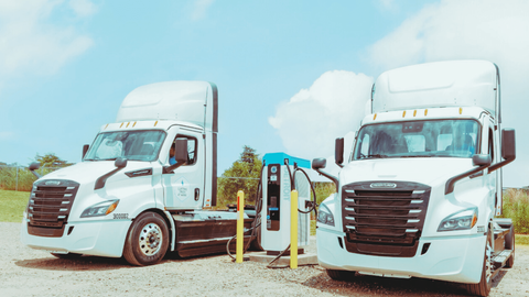 Daimler Truck North America collabore avec Salem Carriers et Electrada pour l’électrification de la