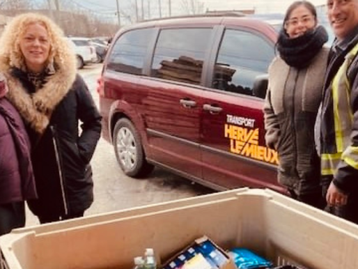 [Transport Hervé-Lemieux] L’équipe dépose les dons ramassés chez Moisson Montréal 