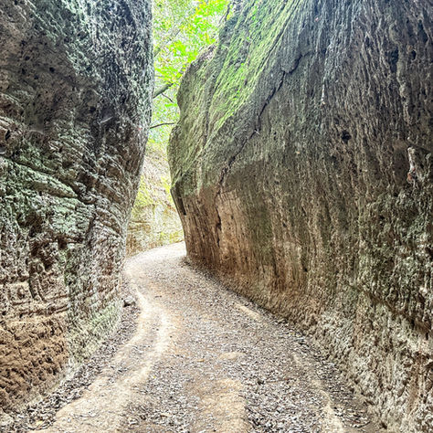 Parque Arqueológico Città del Tufo - Necrópolis etrusca de Sovana, aldea de Sorano (GR) - Uno de los pueblos más bellos de Italia - Toscana