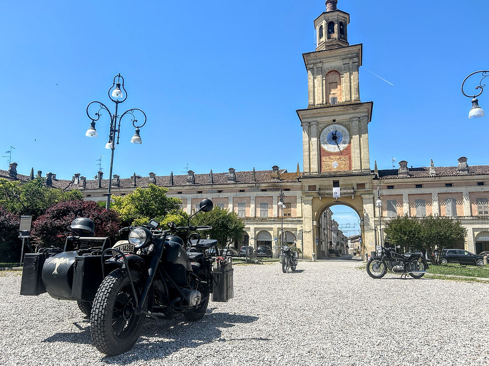 Gualtieri (RE) - Parrocchia di Santa Maria della Neve - Moto Raduno - Uno dei borghi più belli d’Italia - Emilia Romagna