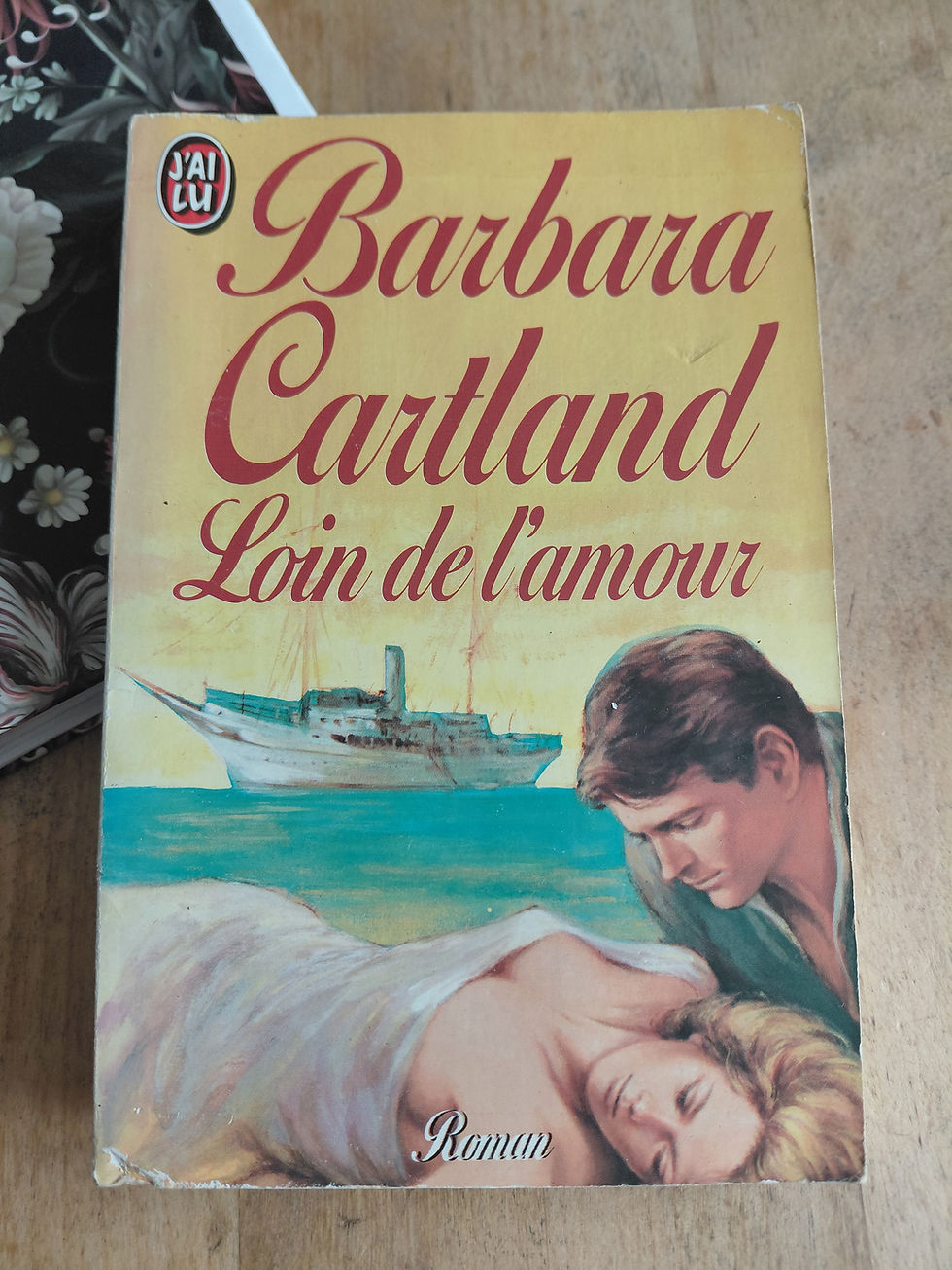 Livre d'occasion Auteur Barbara CARTLAND, Titre : Loin de l'amour, édition : J'ai Lu