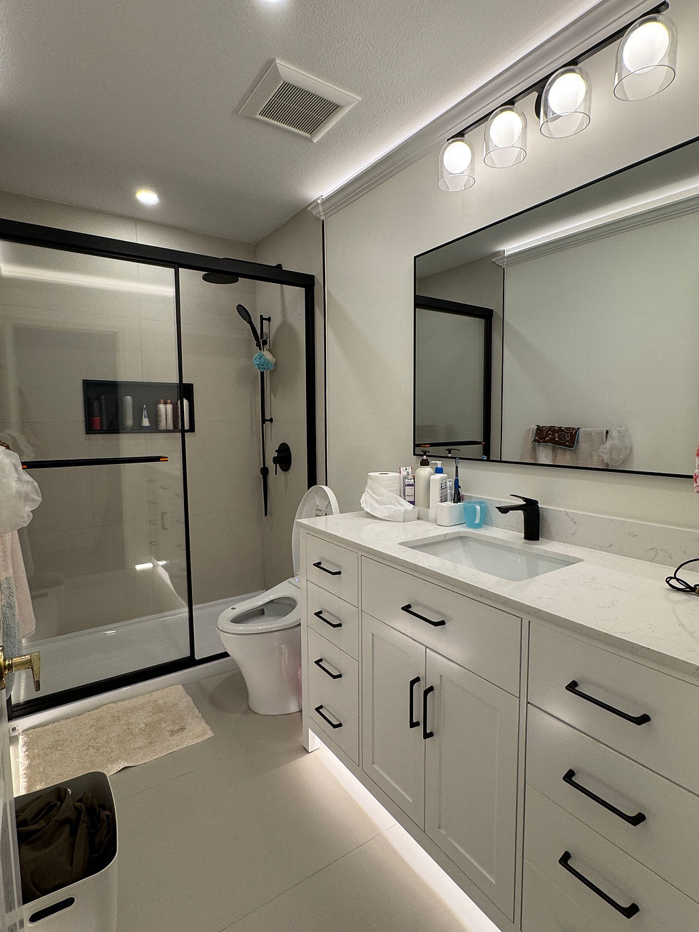 改造後:黑白俐落 × 光影氛圍