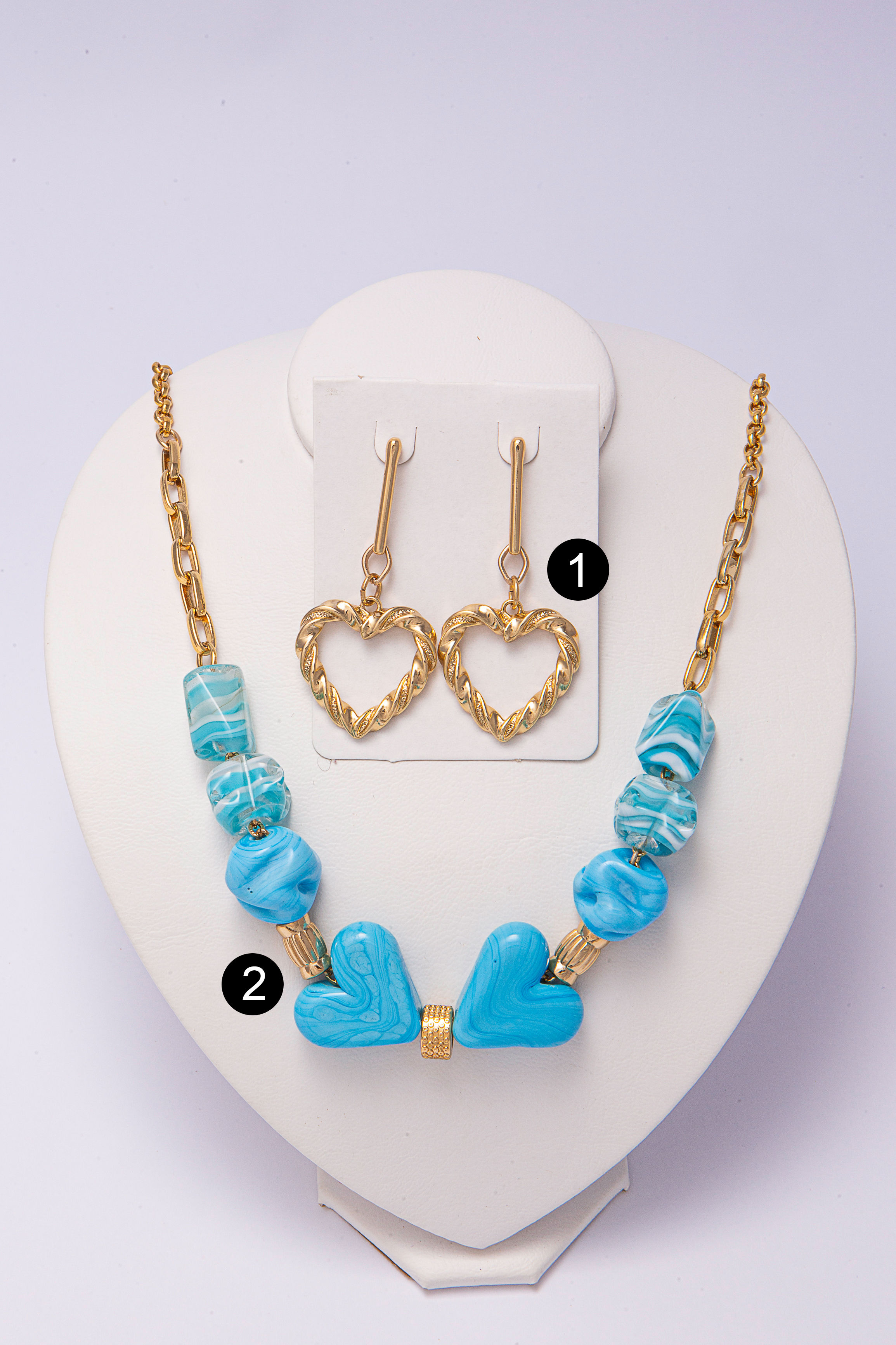 Conjunto de colar e brincos em metal dourado e murano