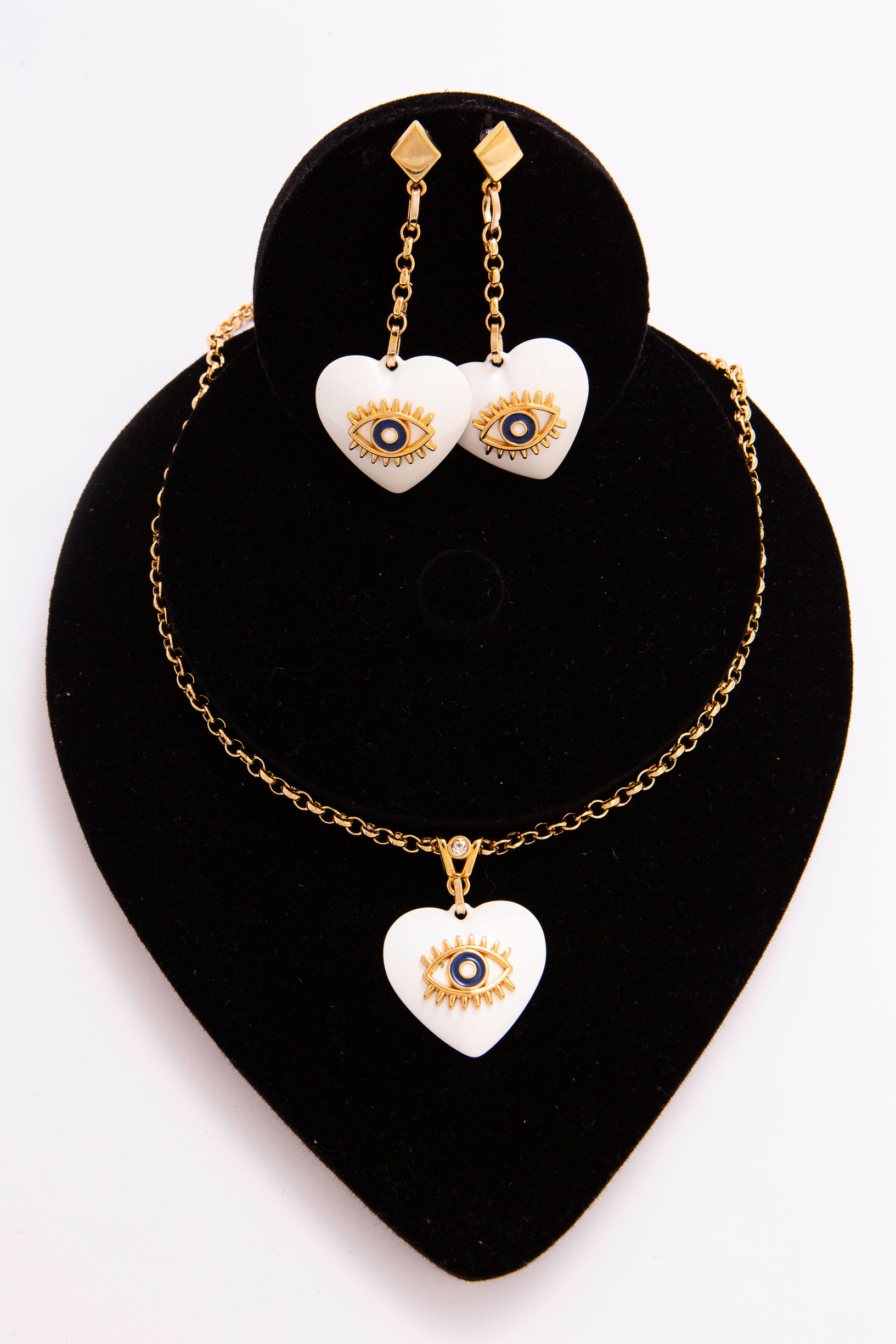 Colar em metal dourado, resina branca e azul
