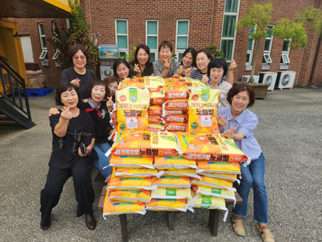 중화산2동 주민센터 & 전북사회복지공동모금회, 추석맞아 쌀 550kg 지원