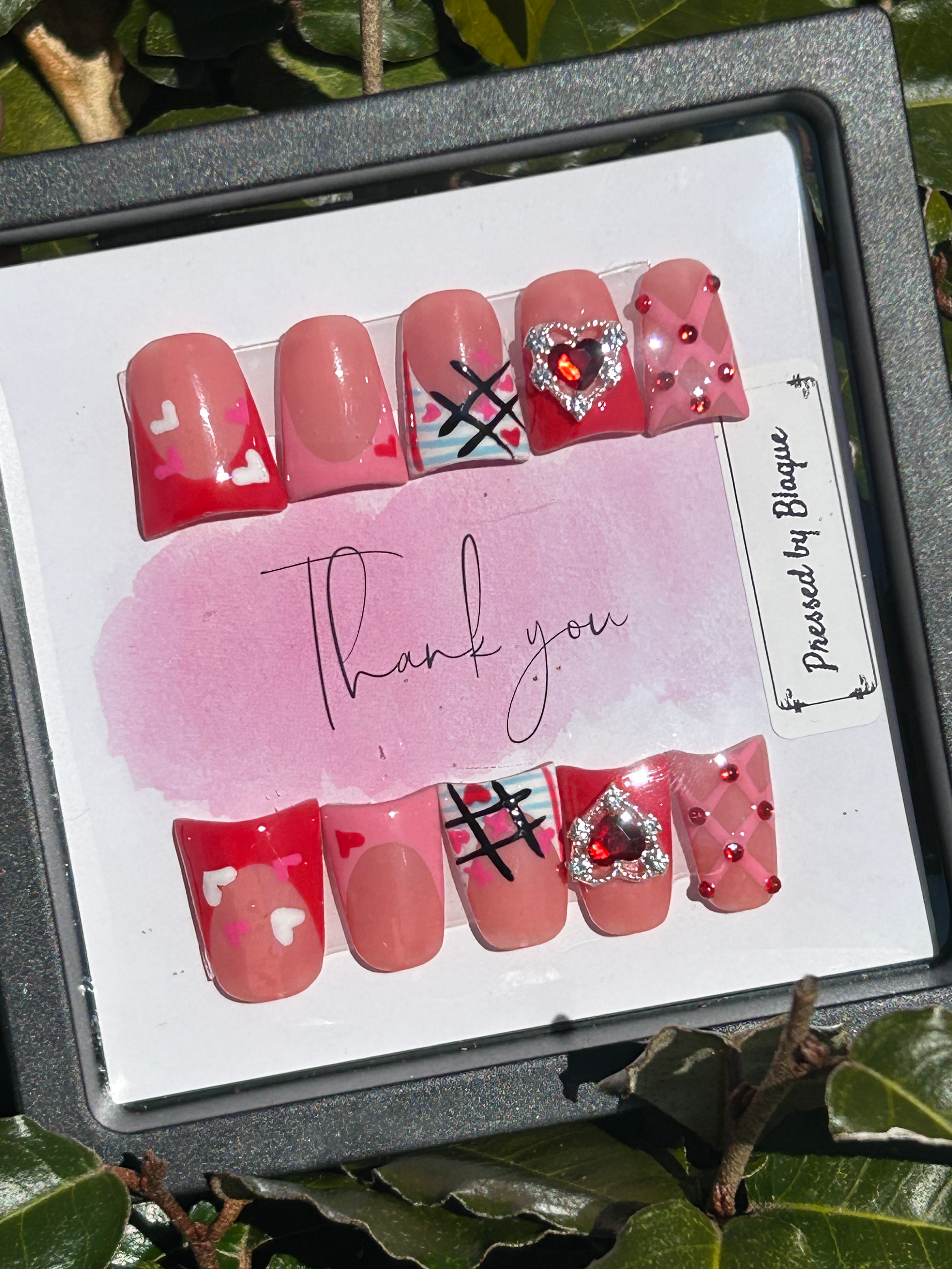 Black & Red VDay Duck Nails 