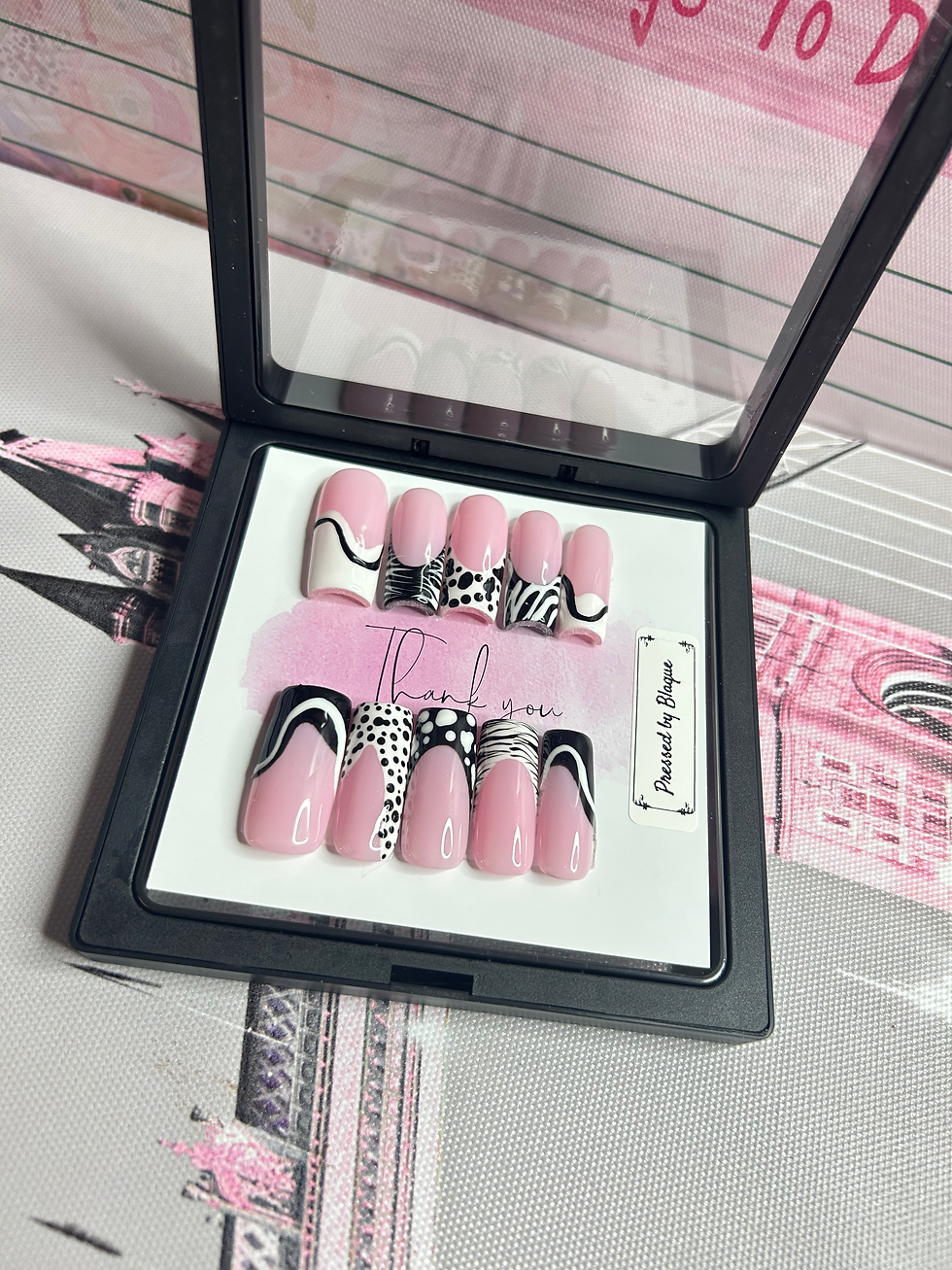 Thumbnail: Black & White abstract press on nails 