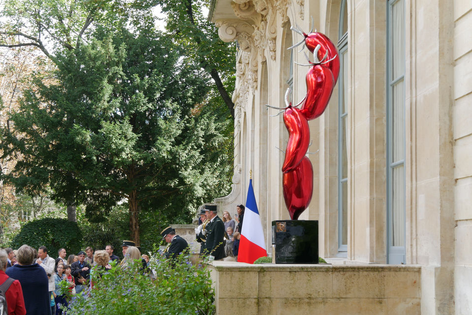 Patrick Laroche exhibition of his contemporary Vegetables sculpture: giant colorful red chili pepper in Paris France.