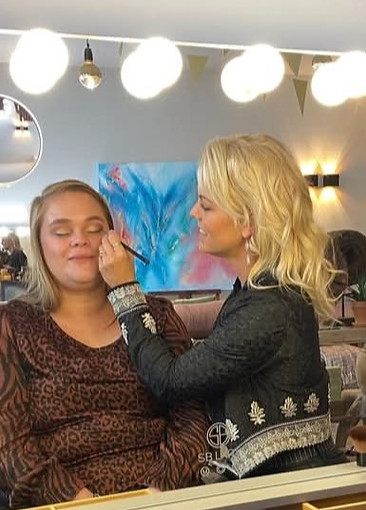 sharon aan het werk opmaken_edited.jpg