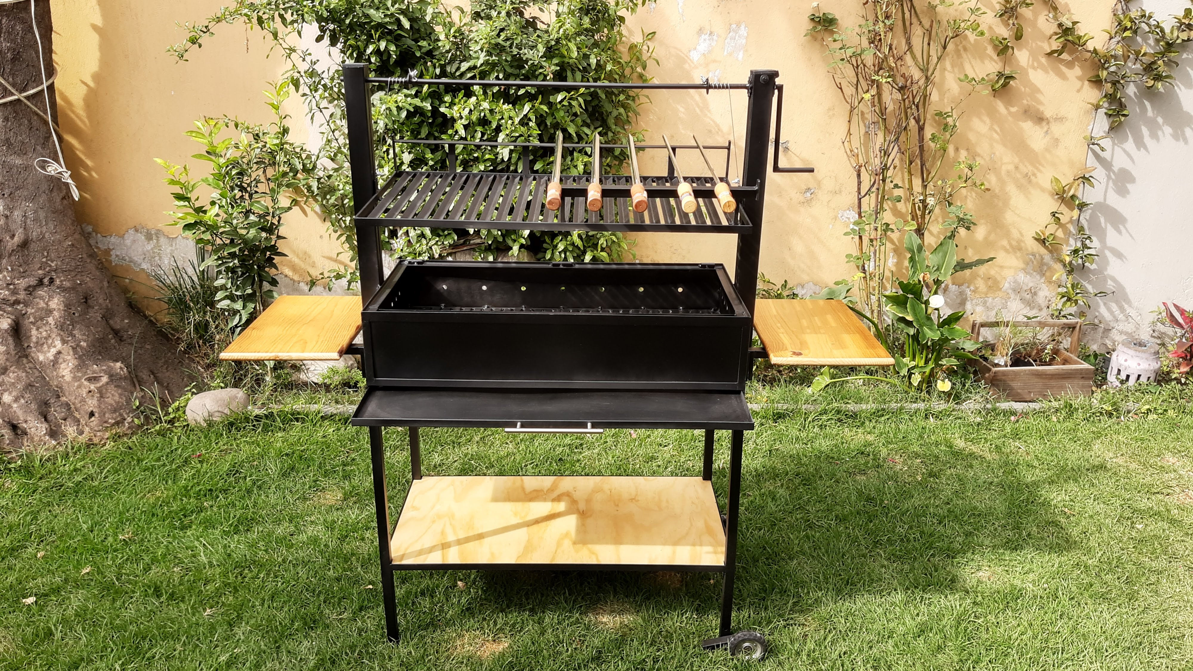 Asador Dual, Argentino/espadas Brasileñas (5 Incluidas) 92x47cm. desmontable.