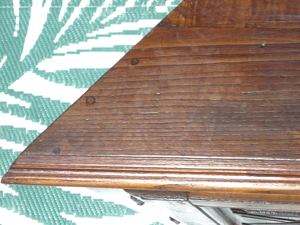 Miniature : Jolie patine d'origine pour ce buffet d'angle antique