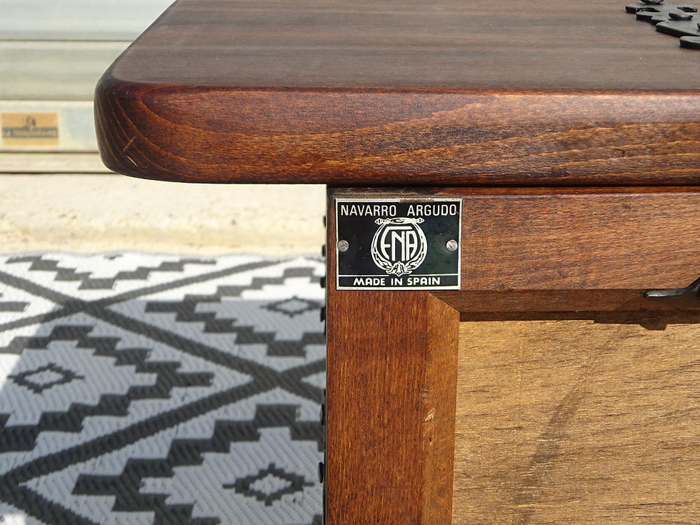 Miniature : Coffre en bois style toscan, plaque ENA Argudo Navarro