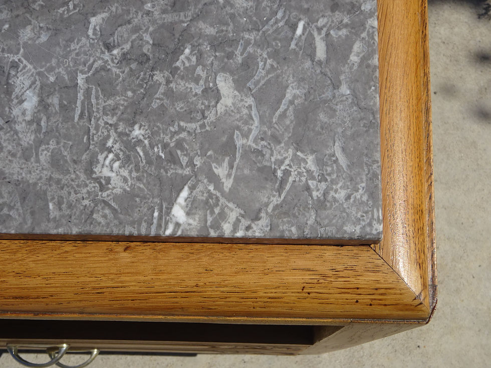 Miniature : petite commode Art Déco en chêne, marbre gris