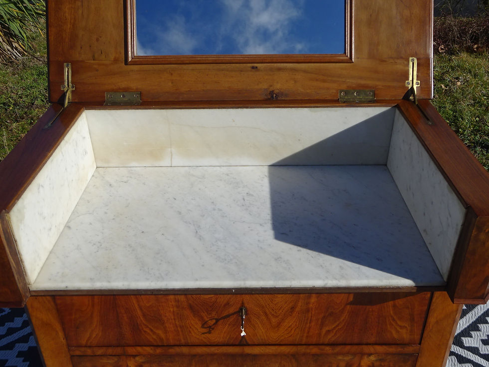 Miniature : Commode à système, Louis Philippe, marbre blanc de Carrare