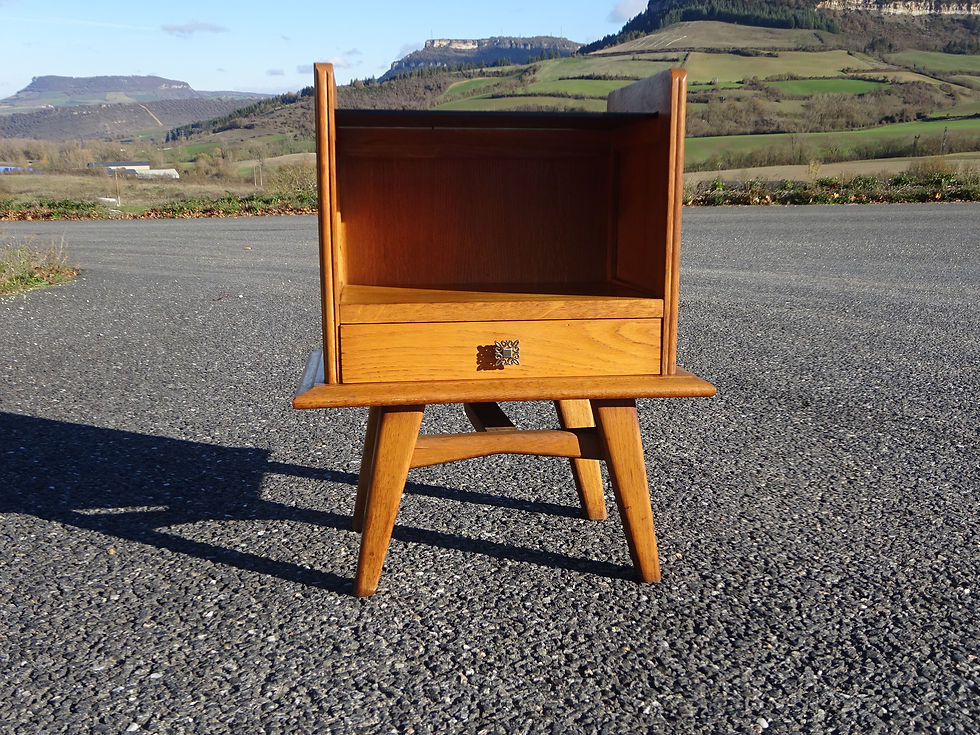 Miniature : Chevet de style scandinave en chêne et verre noir