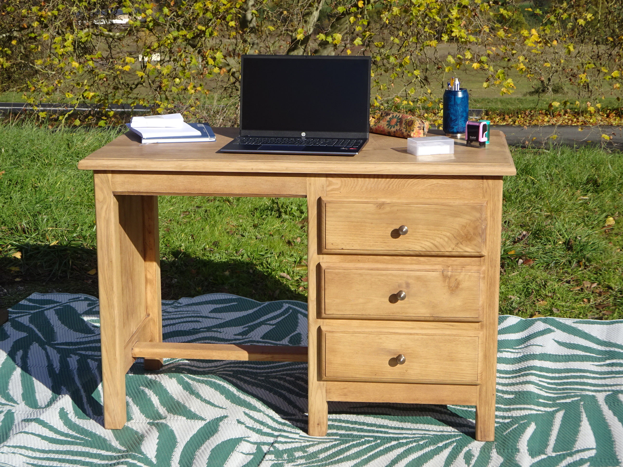 Bureau en chêne massif, 3 tiroirs