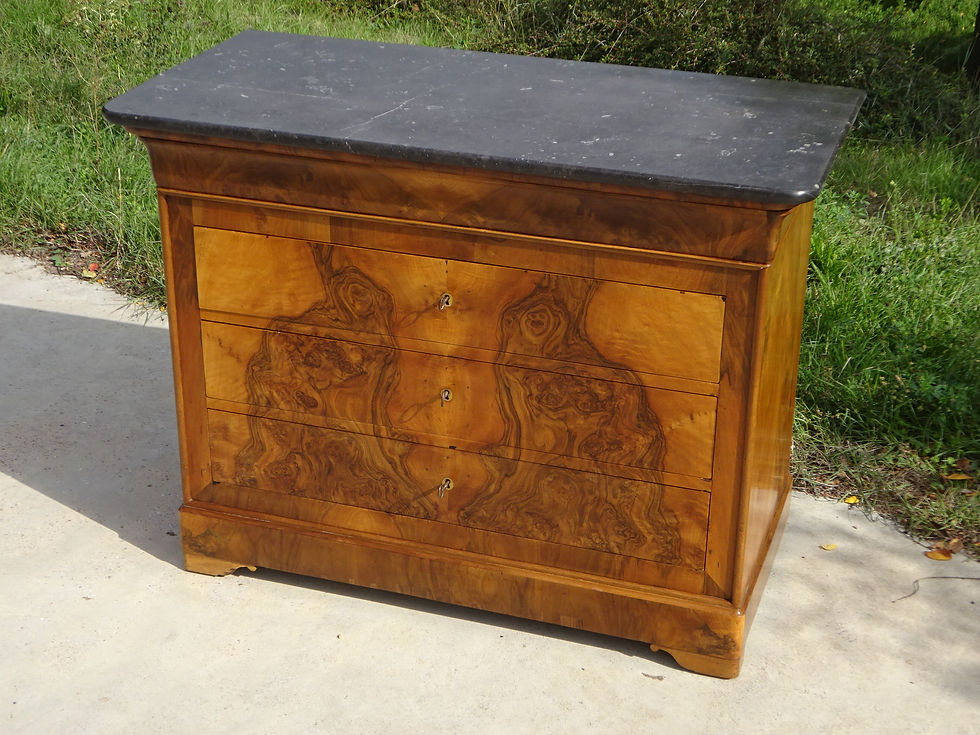 Miniature : Elégante commode Louis Philippe en noyer et ronce de noyer