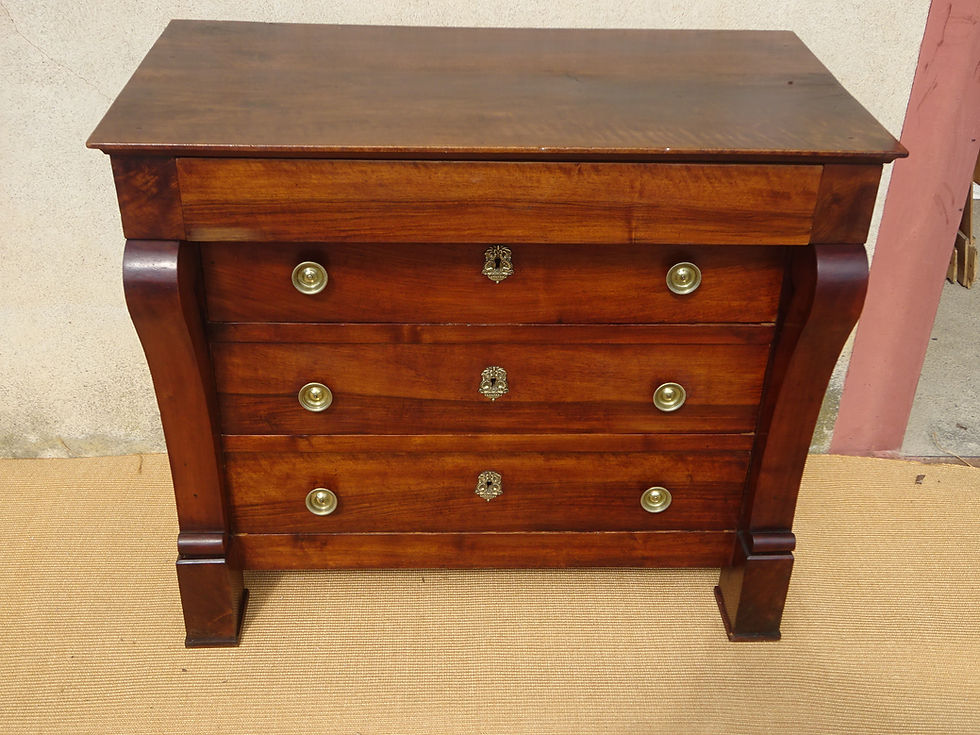 Miniature : Jolie ancienne commode en noyer massif