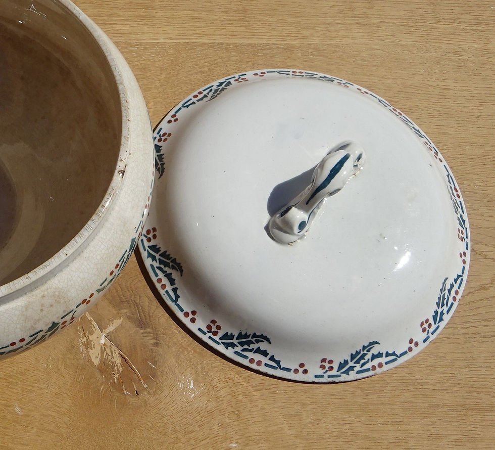 Miniature : Couvercle de soupière ancien décors houx verts et rouges
