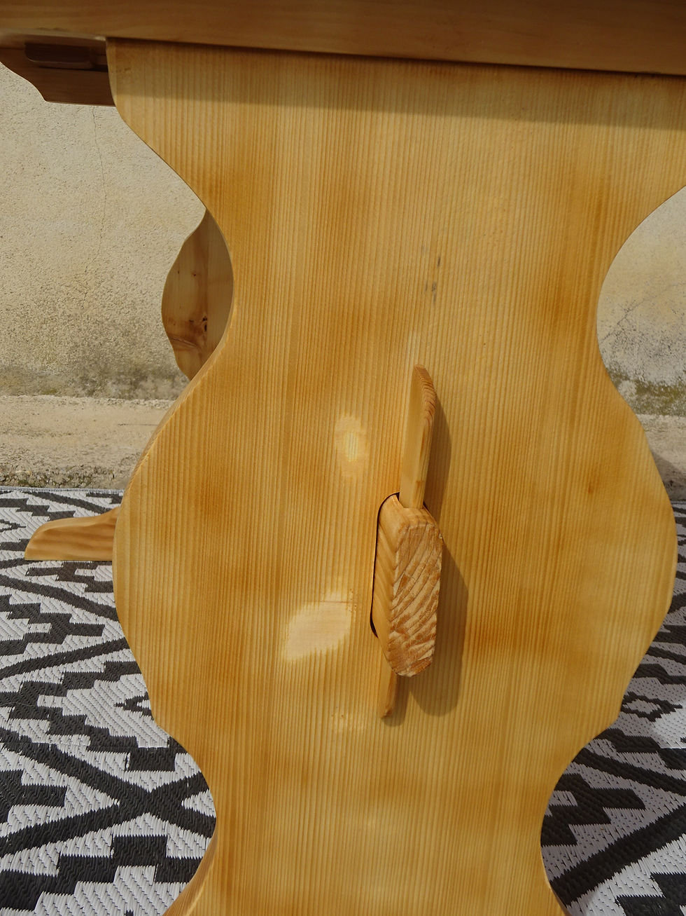 Miniature : Table monastère restaurée, petit manque sur un pied