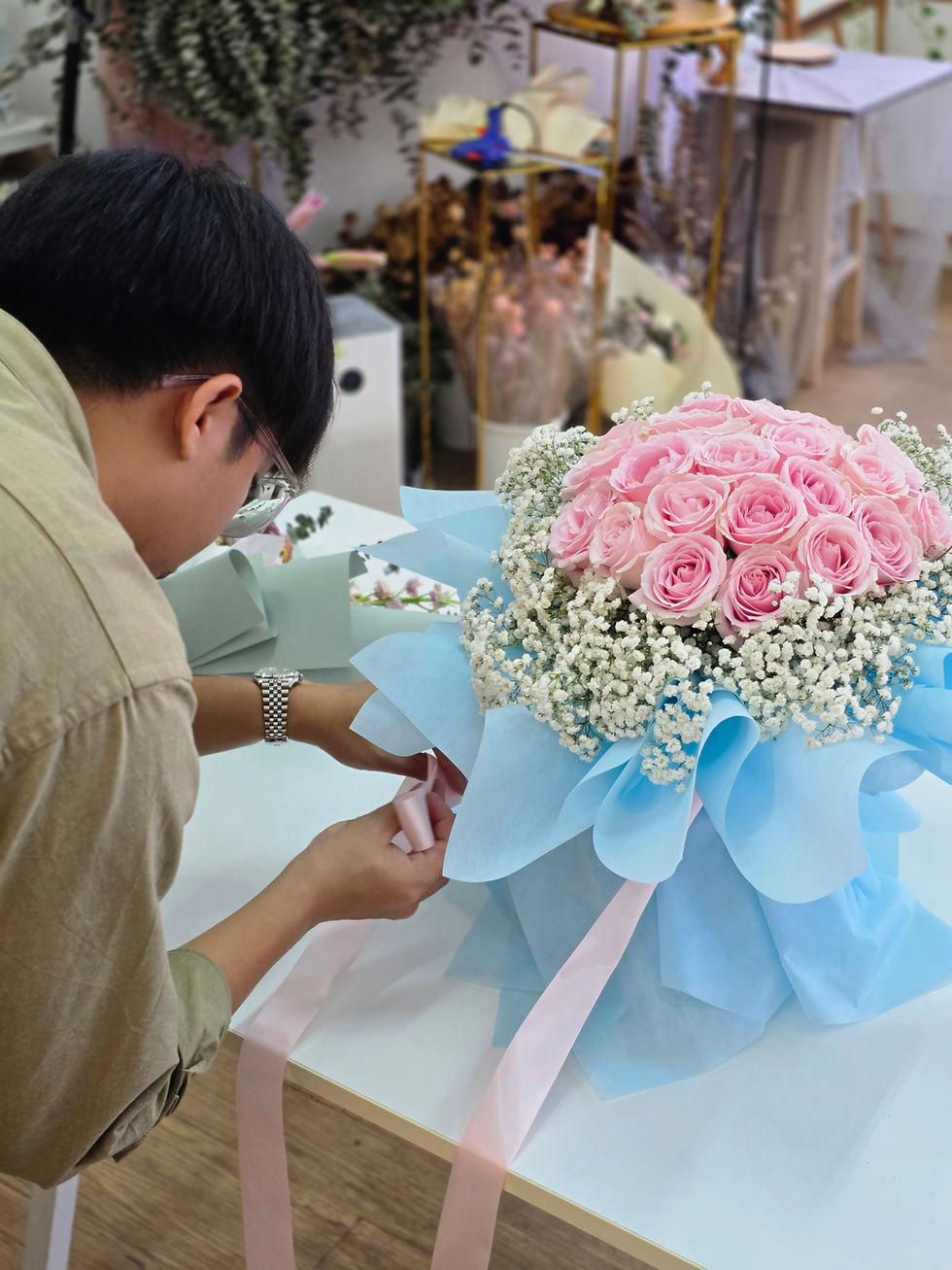 Thumbnail: 24 Roses with Baby's Breath Bouquet Workshop (Fresh Flowers)