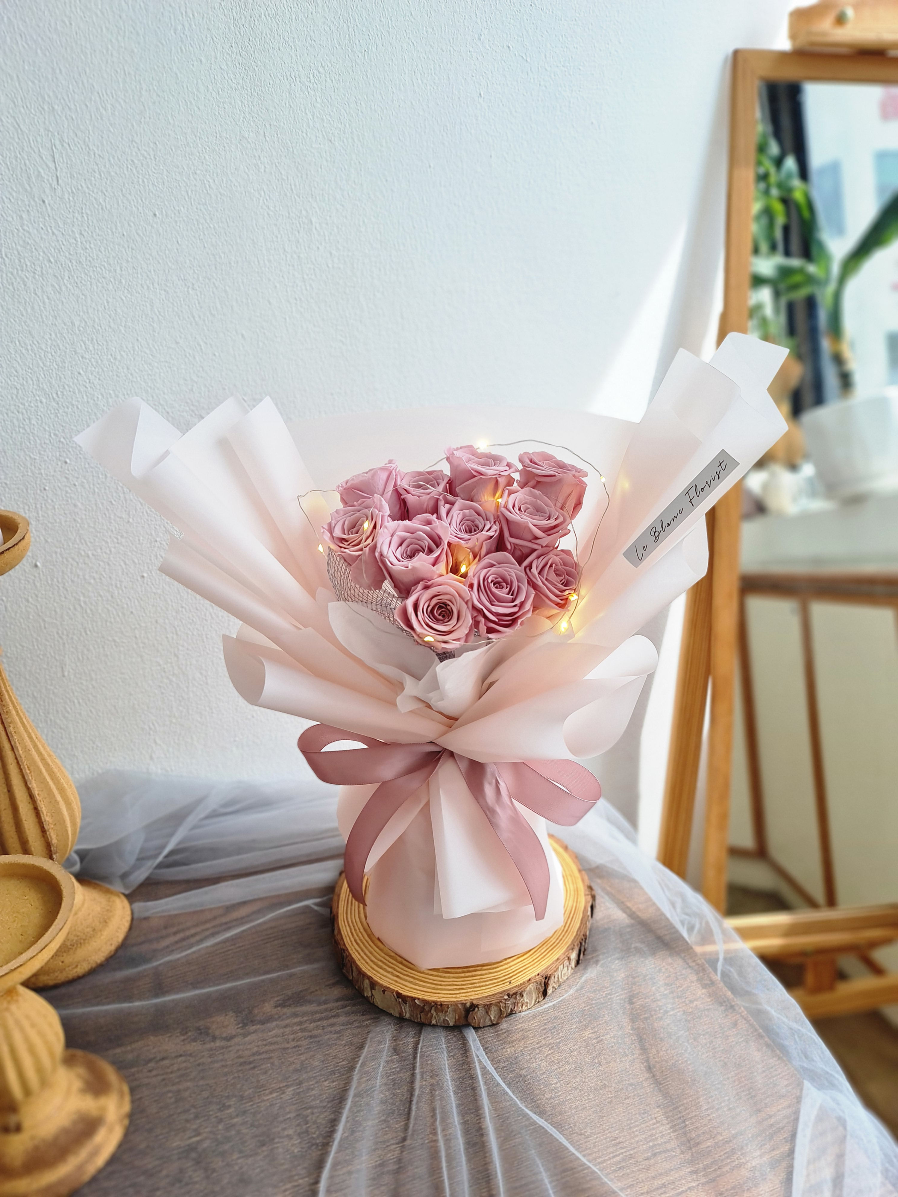 Valentine (11 Preserved Roses)