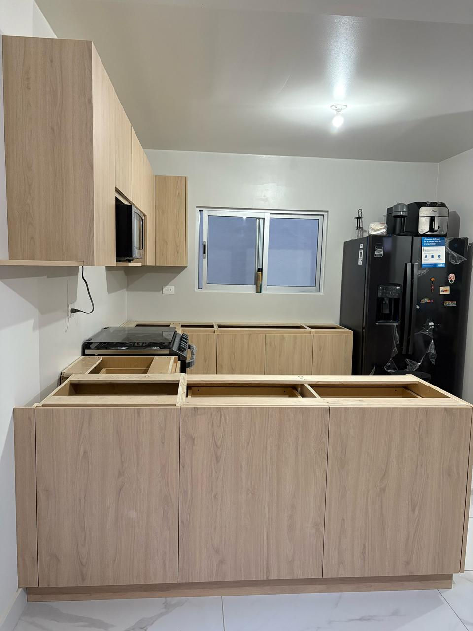 Thumbnail: Cocina Básica en L con barra (25 pies, 7.6 metros)