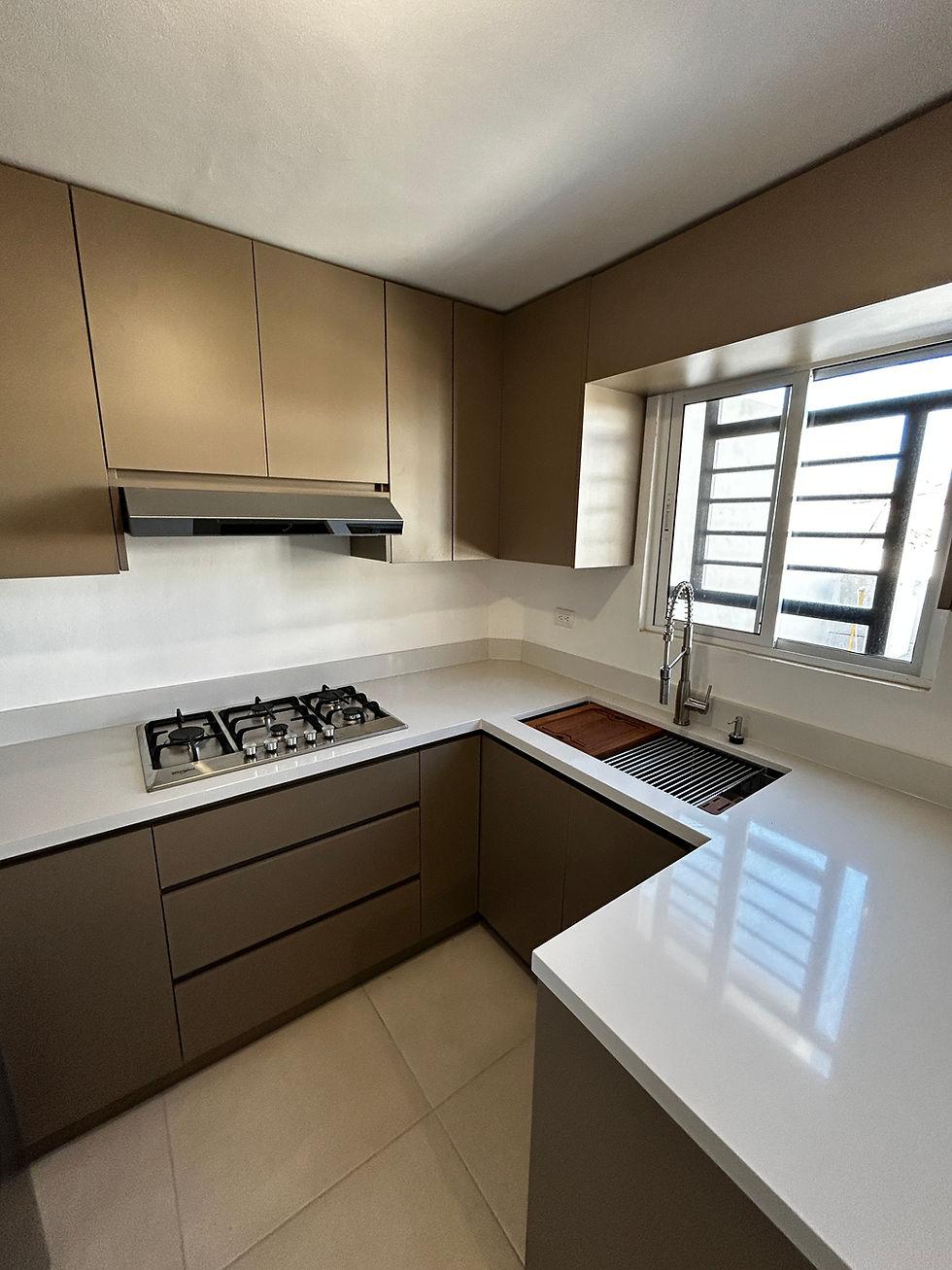 Thumbnail: Cocina Básica en C con barra (21 pies, 6.41 metros)