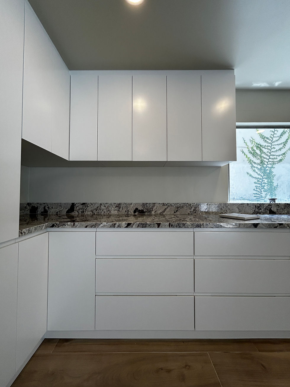 Thumbnail: Cocina Moderna en U (34.6 pies, 10.36 metros)