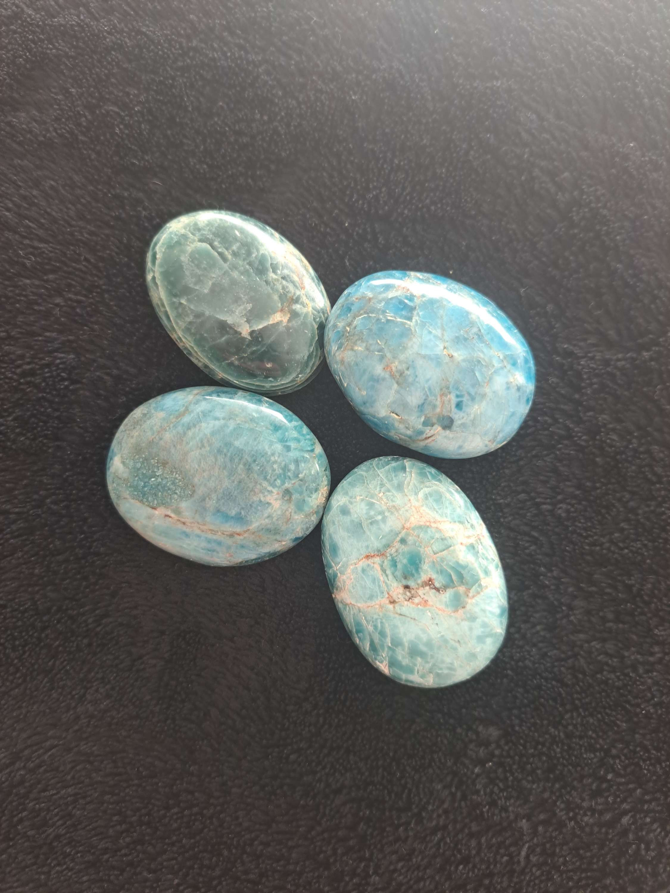 Galet Apatite Mini Madagascar Divers 