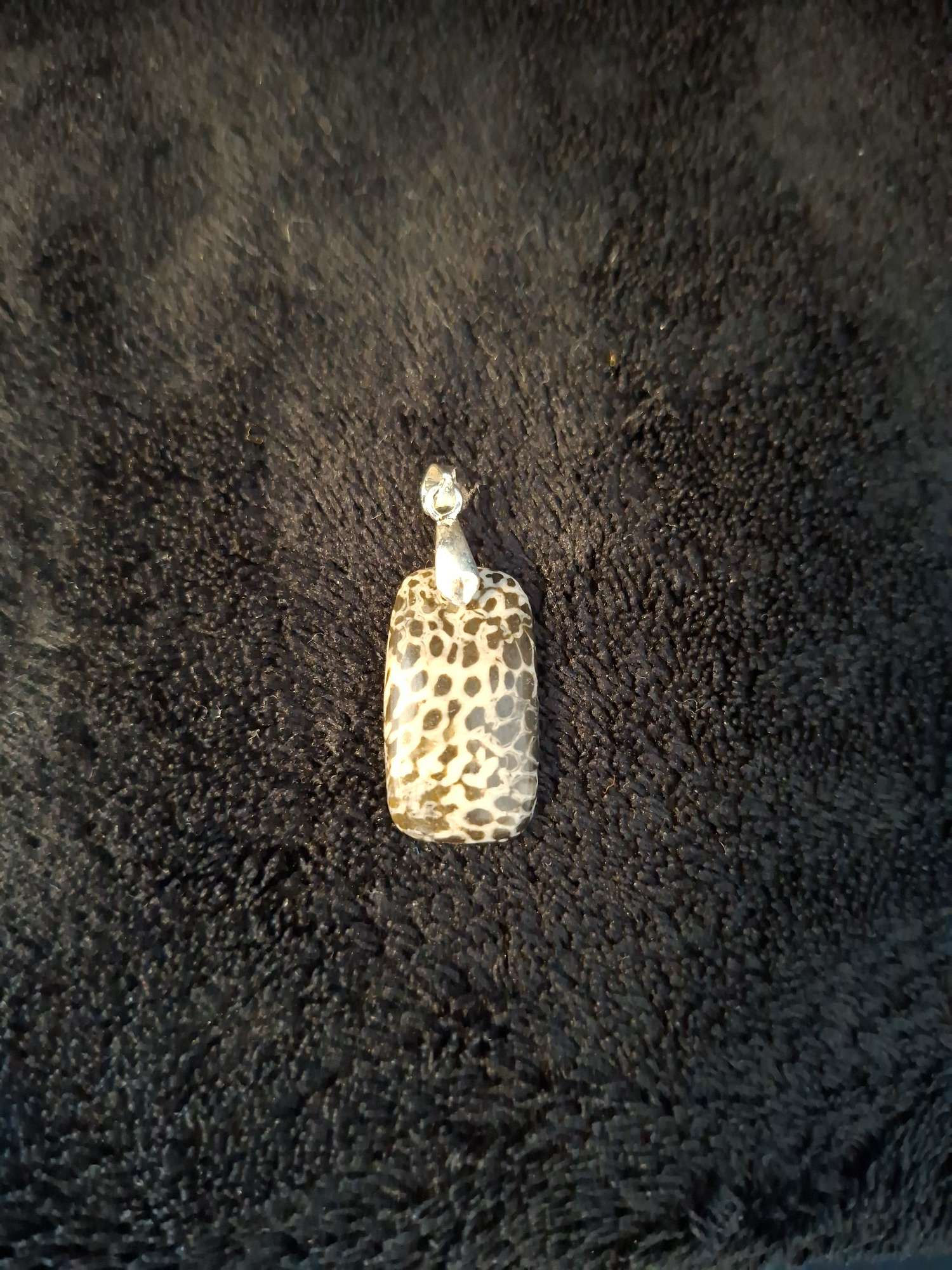 Pendentif Corail Fossilisé noir n°2