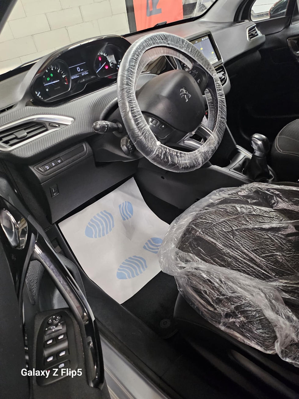 Miniature : Peugeot 208 2017 1.2 VTi 110 chv Allure 107 000 km