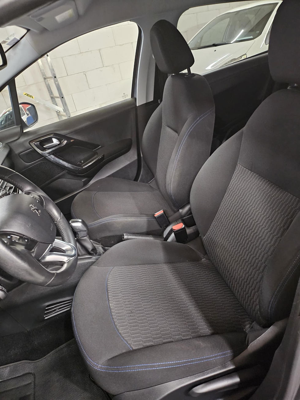 Miniature : Peugeot 208 Style 1.2 VTi 2017 143 000 Km