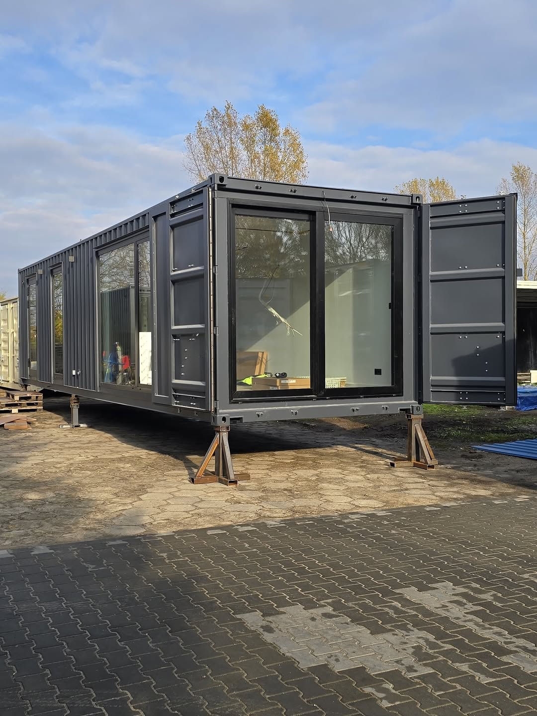 12m / 40ft Modern Glass-Front Container Office / Studio