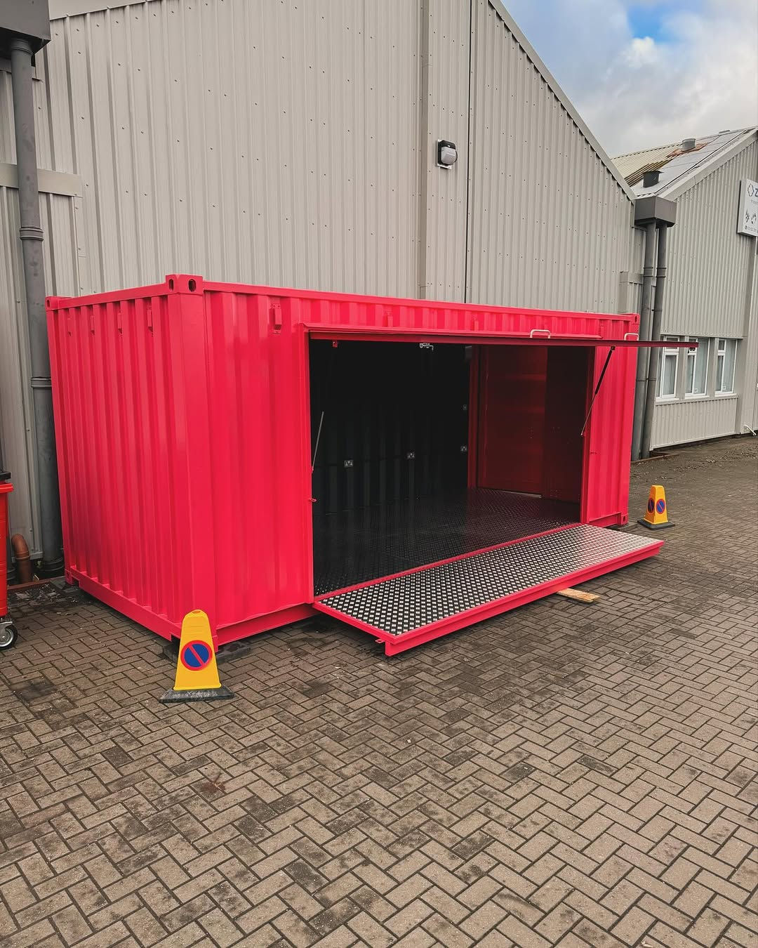 20ft (6m) Pop-Up Display Container | Exhibition & Retail Container