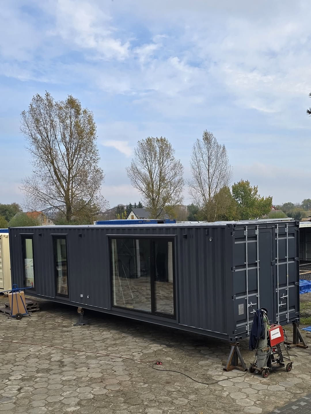 12m / 40ft Modern Glass-Front Container Office / Studio